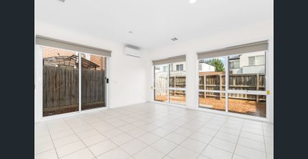 Neat, Tidy & Refreshed Throughout - Photo 3