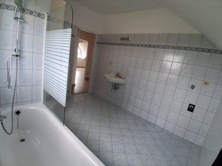 Neu sanierte Mietwohnung in ruhiger Lage mit Gemeinschaftsgarten - Photo 2