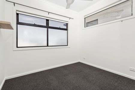 Ideal Location - Premium Lifestyle - Modern 2 Bedroom Townhouse &excl; - Photo 2