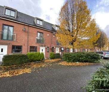 3 bedroom property to rent in Salford - Photo 2