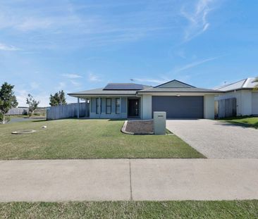 Spacious 4-Bedroom, 2-Living Gem with Solar - Photo 2