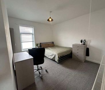 John St // Bed // July, LN2 - Photo 3