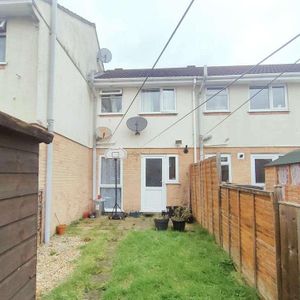 Bubwith Close, Chard, TA20 - Photo 2