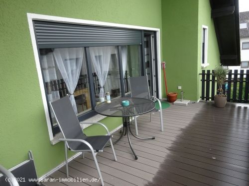 ID> ::: Aufgepasst- TOP Dachgeschosswohnung mit Einbauküche und großem Balkon in kleiner Wohneinheit - Photo 1