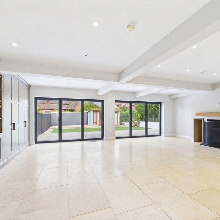 4 bedroom House in Ferry Avenue, Staines-Upon-Thames - Photo 1