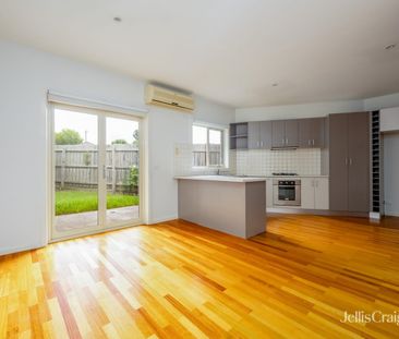 Modern and Location! - Photo 3