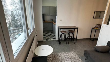 Studio rénové - Photo 2