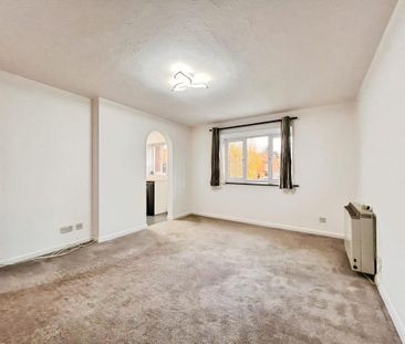 Chafford Hundred, Grays, RM16 - Photo 5