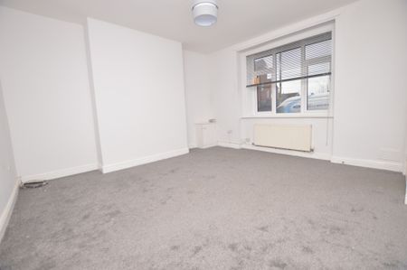 3 Bedroom End of Terrace - Photo 4