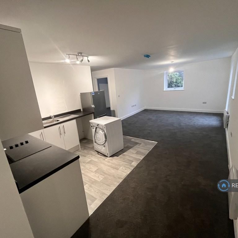 1 bedroom flat to rent - Photo 1