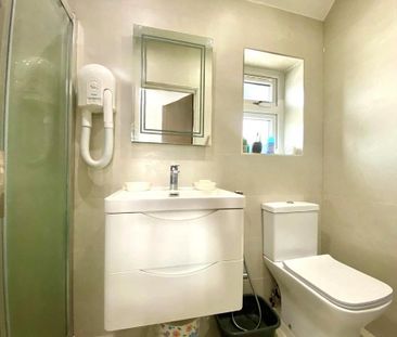 5 bedroom semi-detached house to rent - Photo 2