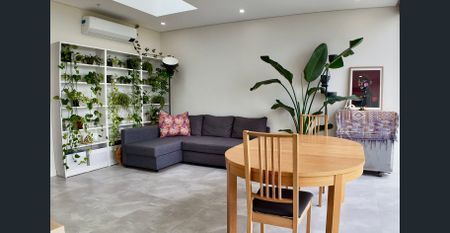 Top Floor Two Bedroom Apartment - Photo 5