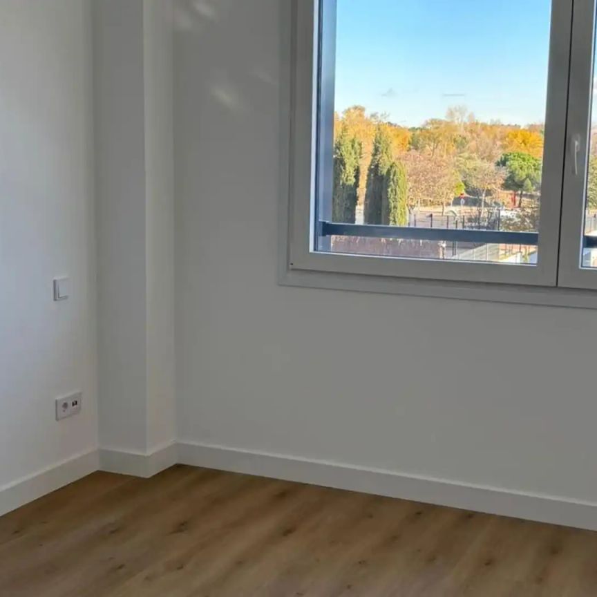 Piso de alquiler en Calle de José Ribera, Prado de Somoaguas - Photo 1