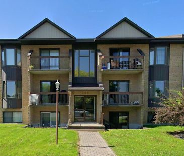 2 CH - 1 SDB - Sainte-Julie - $1,600 /mo - Photo 1
