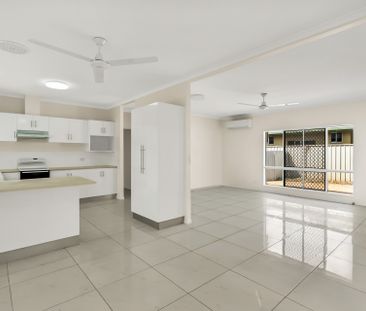 13Kw SOLAR, POOL, SIDE ACCESS, RUMPUS ROOM - Photo 1