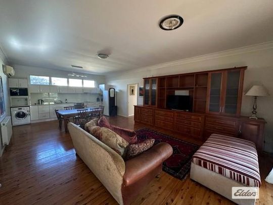 Fully furnished 1 bedroom apartment within Wollongong CBD - Photo 1