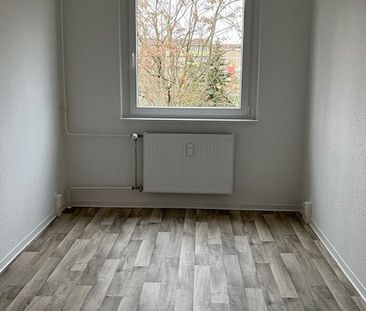 Sanierte 3 Raum-Wohnung mit Balkon und Badewanne - Photo 1