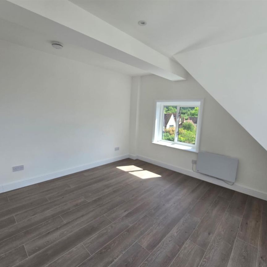 West Street, Reigate RH2, London - Photo 1