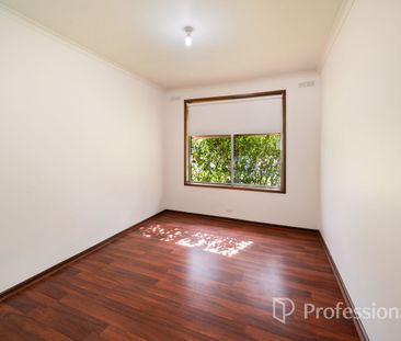 FAMILY HOME IN A CONVENIENT LOCATION - Photo 3