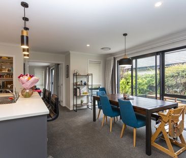 Executive 3-bedroom family home in Halswell - Photo 4