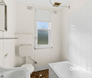 COMFORT AND CONVENIENCE IN THE HEART OF NOWRA - Photo 2