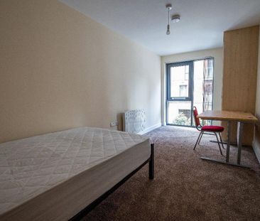 3 bedroom flat to rent - Photo 5