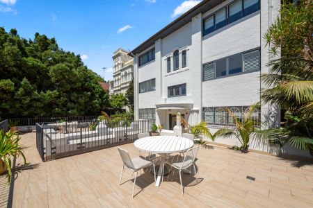 Sunlit Interiors, Stylish Finishes And A Semi-Like Layout with LUG - Photo 5