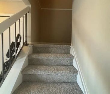 Spacious & Bright 3 Bedroom Full House w/ Backyard, Deck & HUGE Gar... - Photo 2