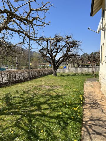 Court, joli 3 pièces avec jardin commun situé dans un quartier calme - Photo 4