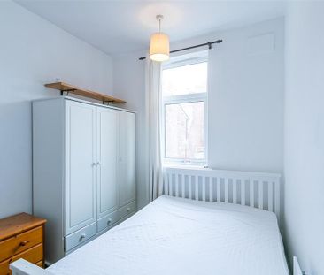 3 bedroom flat to rent - Photo 4