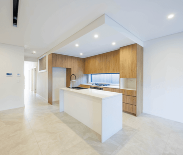 Spacious & Stylish 5 Bedroom Home in Prime Location - Photo 4