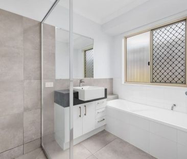 Modern Family Home in a Quiet Court Location - Photo 6