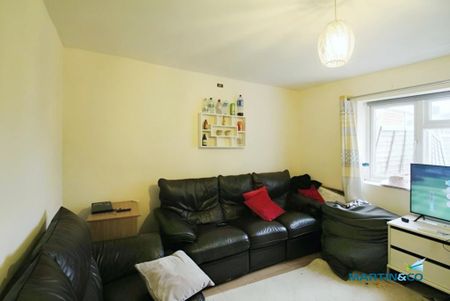 6 bedroom semi-detached house to rent - Photo 2