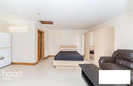 Studio to rent - Photo 2