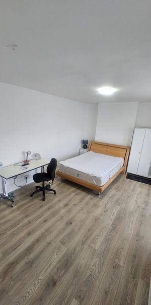 1 bedroom in a house share to rent - Photo 1