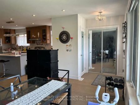 Detached Home For Lease | W9239330 - Photo 2