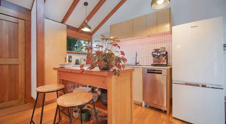 Privacy, greenery and comfort - 2 Bedroom home with great outdoor area - Photo 2