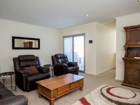 FULLY FURNISHED - AVALIABLE AUGUST 2026 - Photo 1