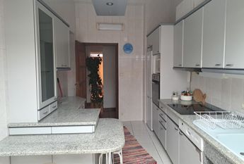 Apartamento T3 com sótão, mobilado e equipado, no Bairro do Liceu!