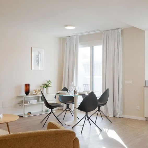 Alquiler de piso en Calle Poeta Muñoz Rojas, 5 - Photo 1