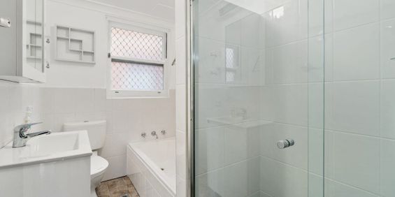 Air-Conditioned & Recently Updated Two-Bedroom Apartment - Photo 3