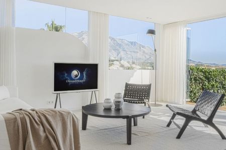 3 Bedroom Apartment For Rent in Nueva Andalucía, Málaga - Photo 4