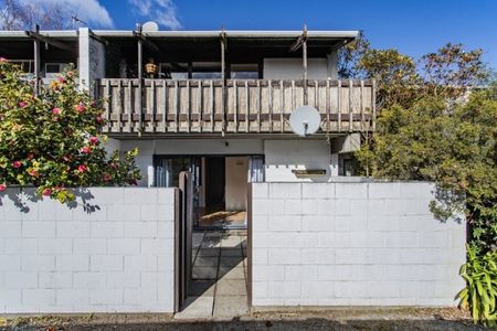 Modern 2 Bedroom Ground Floor Unit in Merivale! - Photo 3