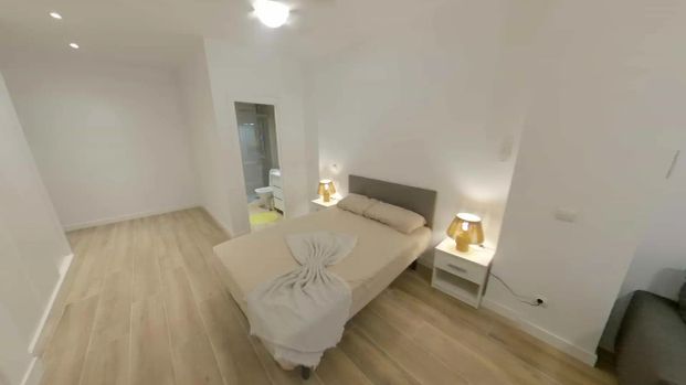 Piso de alquiler en Calle de Santa Julia, San Diego - Photo 1