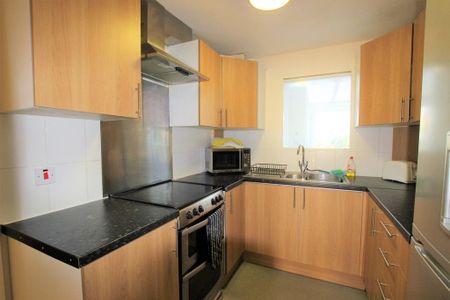 5 bedroom semi-detached house to rent - Photo 5