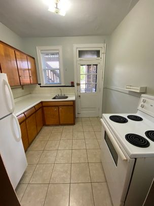 Bachelor Apartment - Photo 1