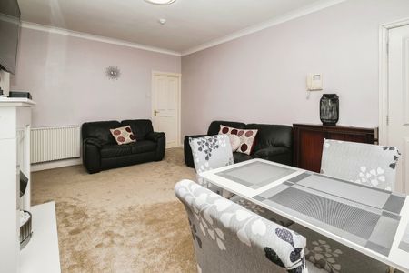 3 Bed Flat, Kingfisher House, L13 - Photo 2