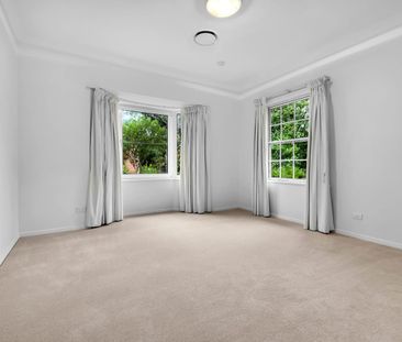 Spacious and beautifully presented villa surrounded by lovely garde... - Photo 3