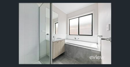 Beautiful home in Harpley! - Photo 2