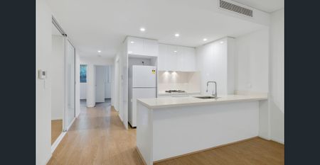 Spacious 2 bedder with study located in heart of Macquarie Park - Photo 2
